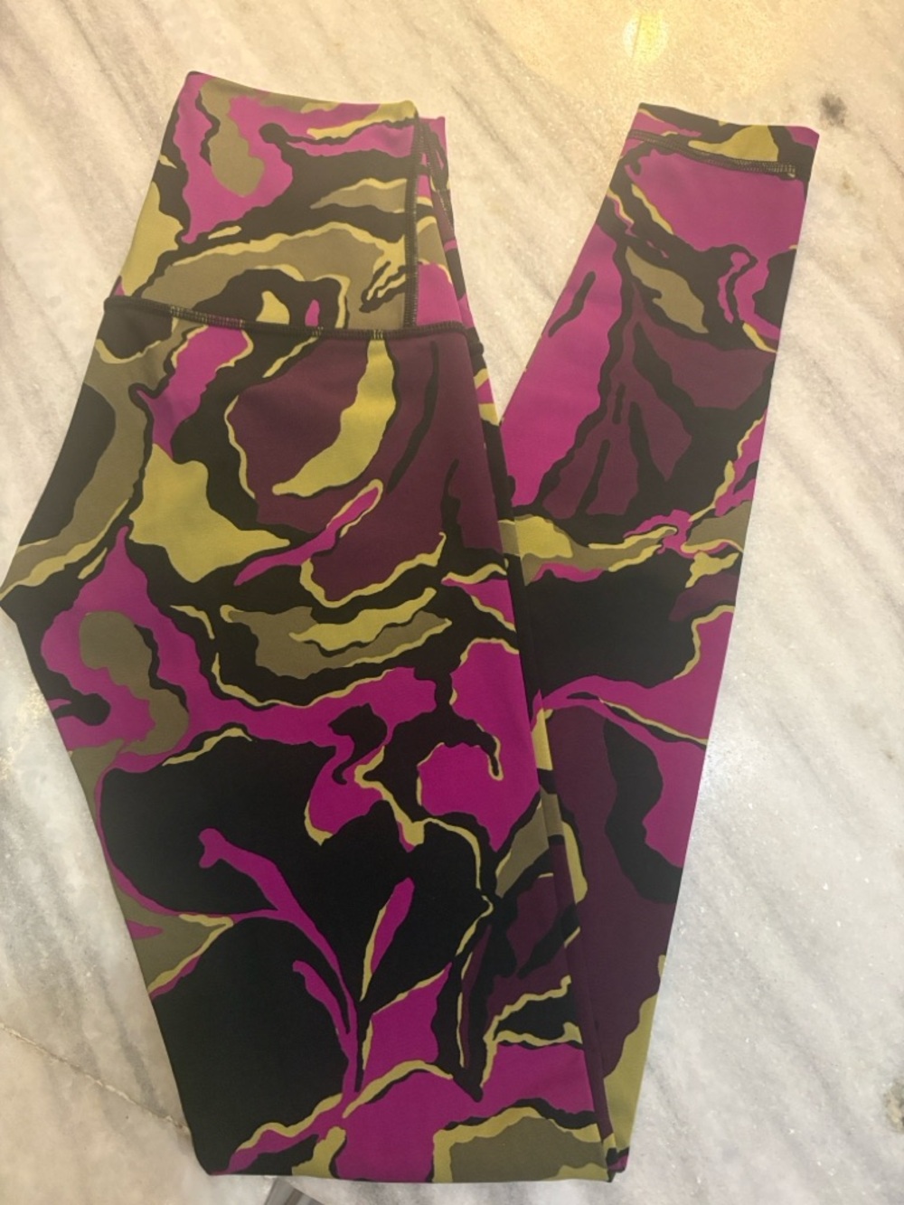 Vibrant lululemon wunder unders 28” everlux.